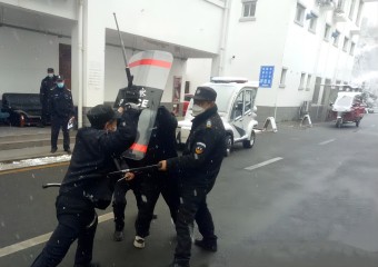 �m��ѩ����һ����(l��i)��(ch��ng)���ַ����ݾ����(d��ng)ůů���ɣ�